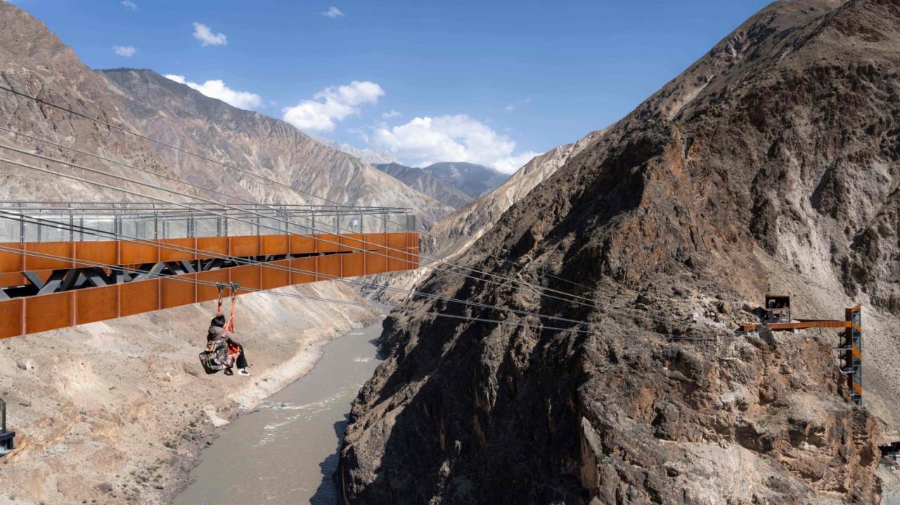BIM建筑|西藏•怒江72拐大峡谷景区 / 小隐建筑事务所
