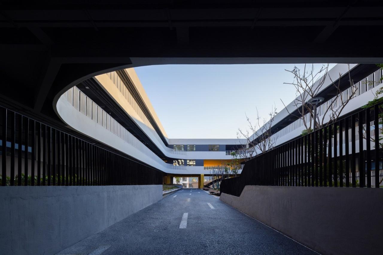 BIM建筑|南山五福堂高级中学 / 小写建筑