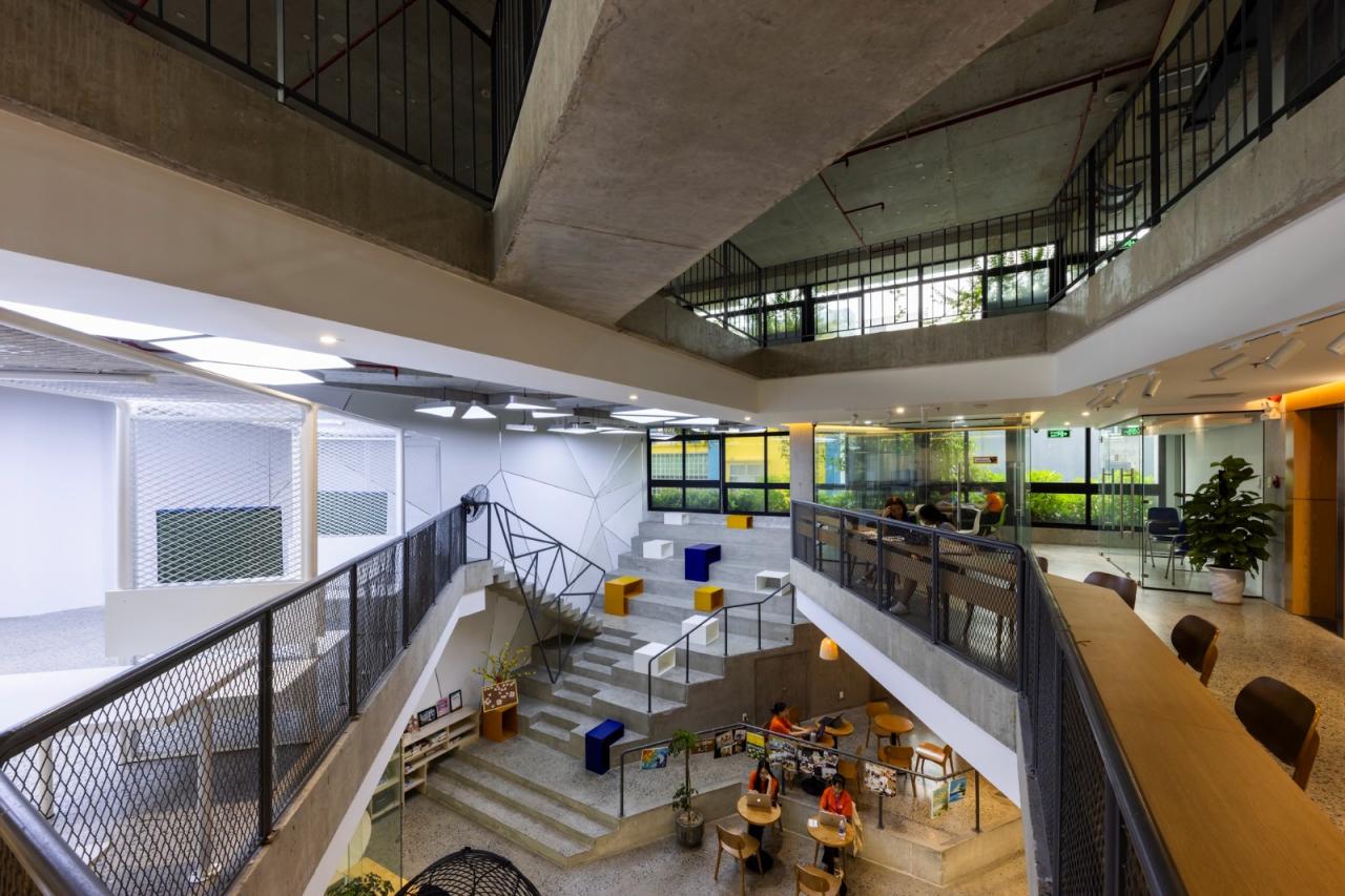 BIM建筑|AEC 4B 外语教育中心 / Ho Khue Architects