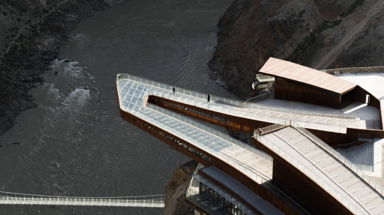 BIM建筑|西藏•怒江72拐大峡谷景区 / 小隐建筑事务所