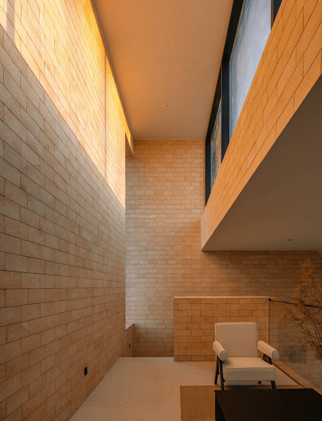 BIM建筑|ARVO 16：30酒店: 接住光影草木的城堡 / 大料建筑