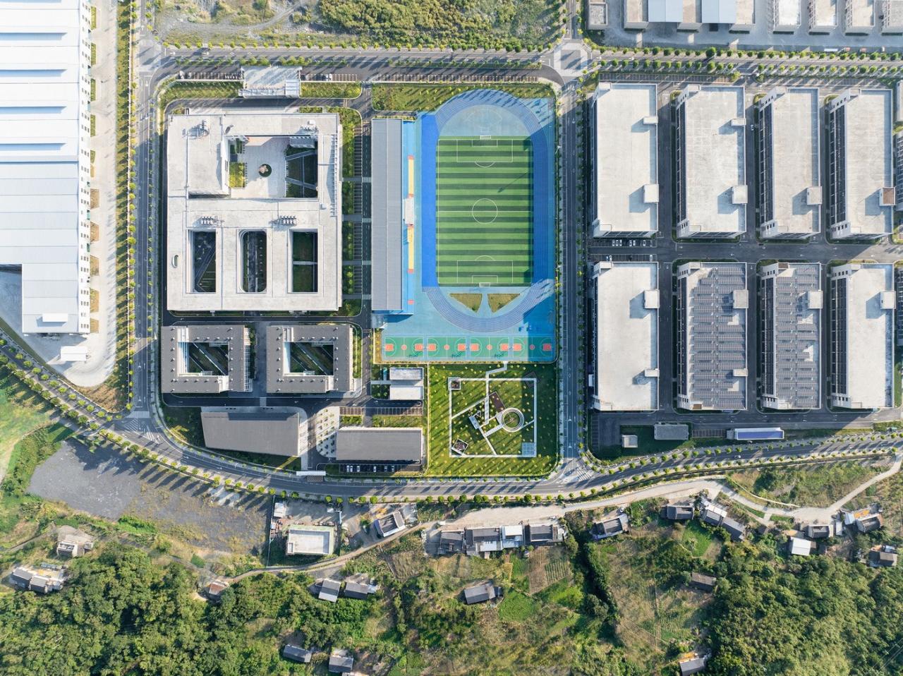 BIM建筑|南山五福堂高级中学 / 小写建筑