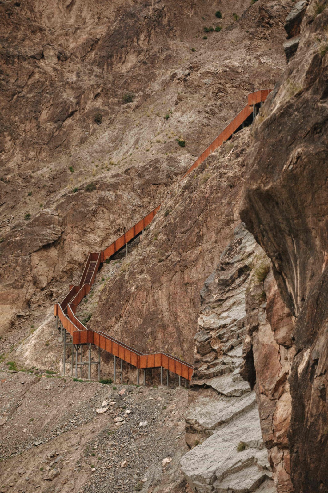 BIM建筑|西藏•怒江72拐大峡谷景区 / 小隐建筑事务所