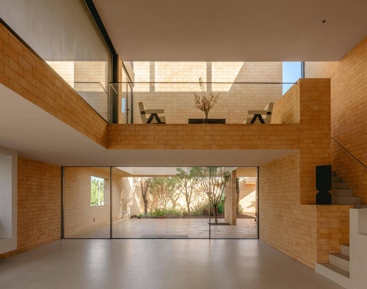 BIM建筑|ARVO 16：30酒店: 接住光影草木的城堡 / 大料建筑