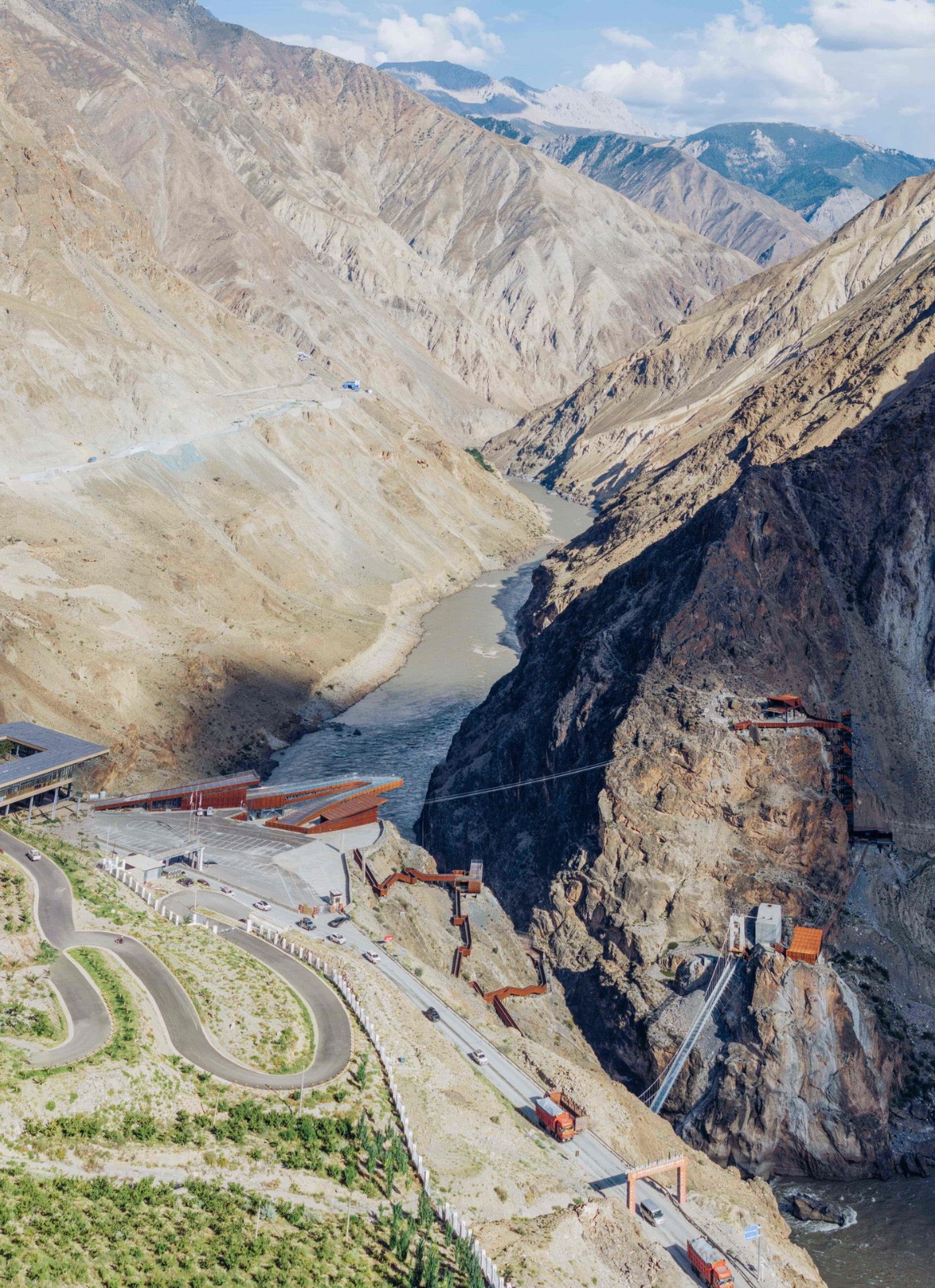 BIM建筑|西藏•怒江72拐大峡谷景区 / 小隐建筑事务所