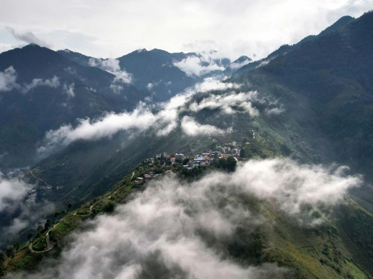 BIM建筑|怒江大峡谷先锋书店 / 迹·建筑事务所 (TAO)