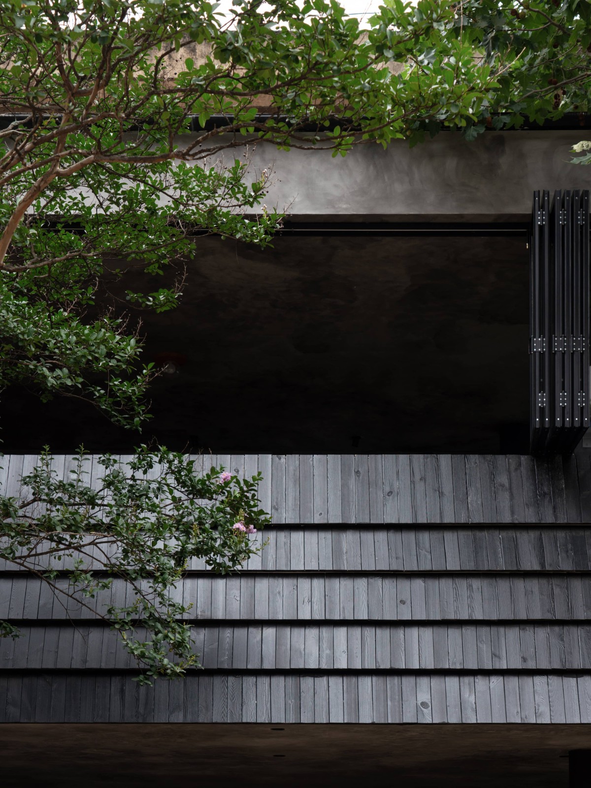 BIM建筑|接梯空间：旧厂房，新书咖 / 素造建筑