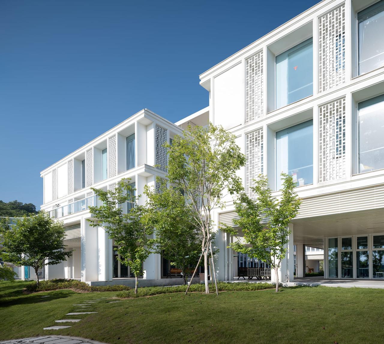 BIM建筑|山水疗愈，身心宜居：杭州市第一社会福利院 / 浙江大学建筑设计研究院