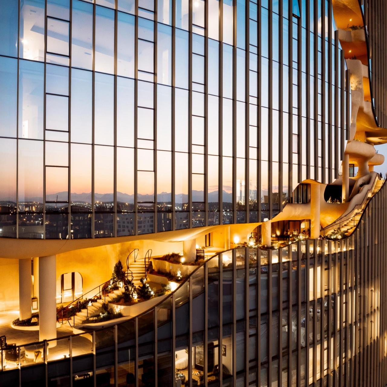 BIM建筑|“垂直峡谷”: 美国丹佛住宅建成 / MAD