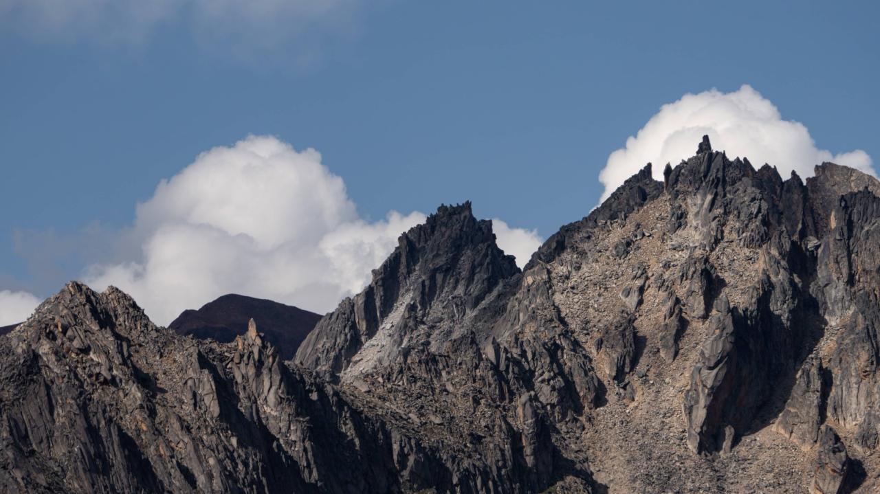 BIM建筑|西藏•怒江72拐大峡谷景区 / 小隐建筑事务所