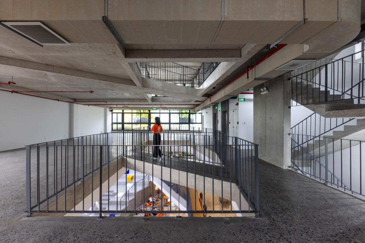 BIM建筑|AEC 4B 外语教育中心 / Ho Khue Architects