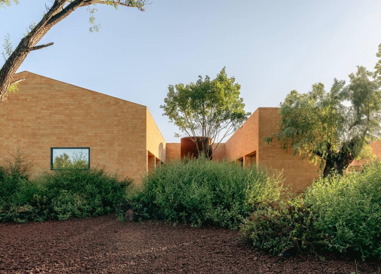 BIM建筑|ARVO 16：30酒店: 接住光影草木的城堡 / 大料建筑