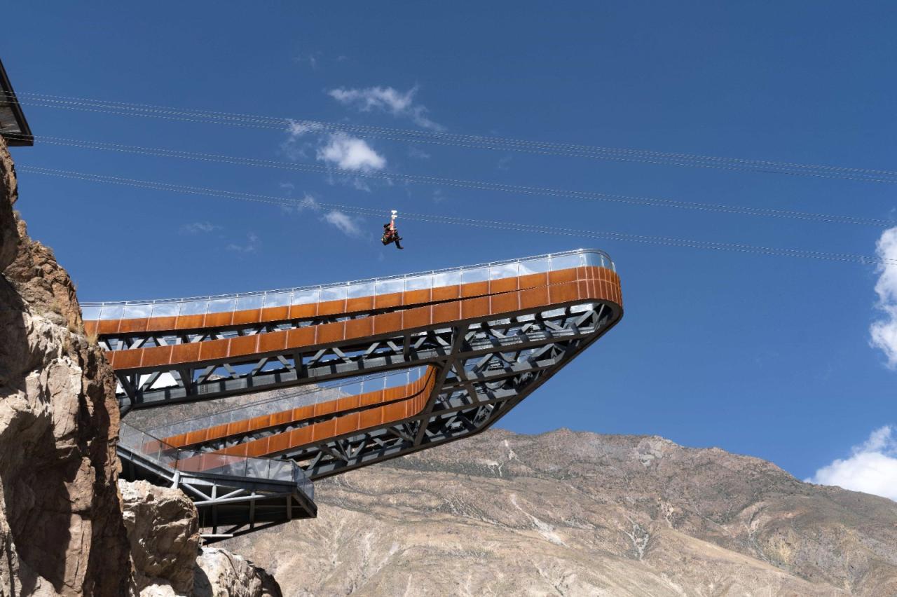 BIM建筑|西藏•怒江72拐大峡谷景区 / 小隐建筑事务所