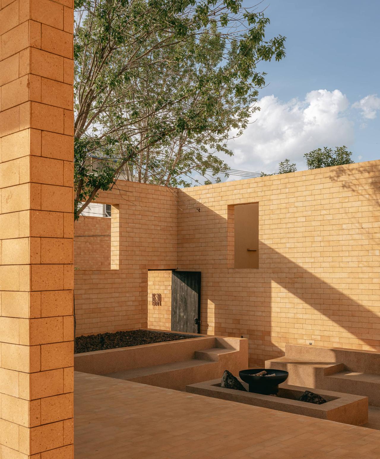 BIM建筑|ARVO 16：30酒店: 接住光影草木的城堡 / 大料建筑