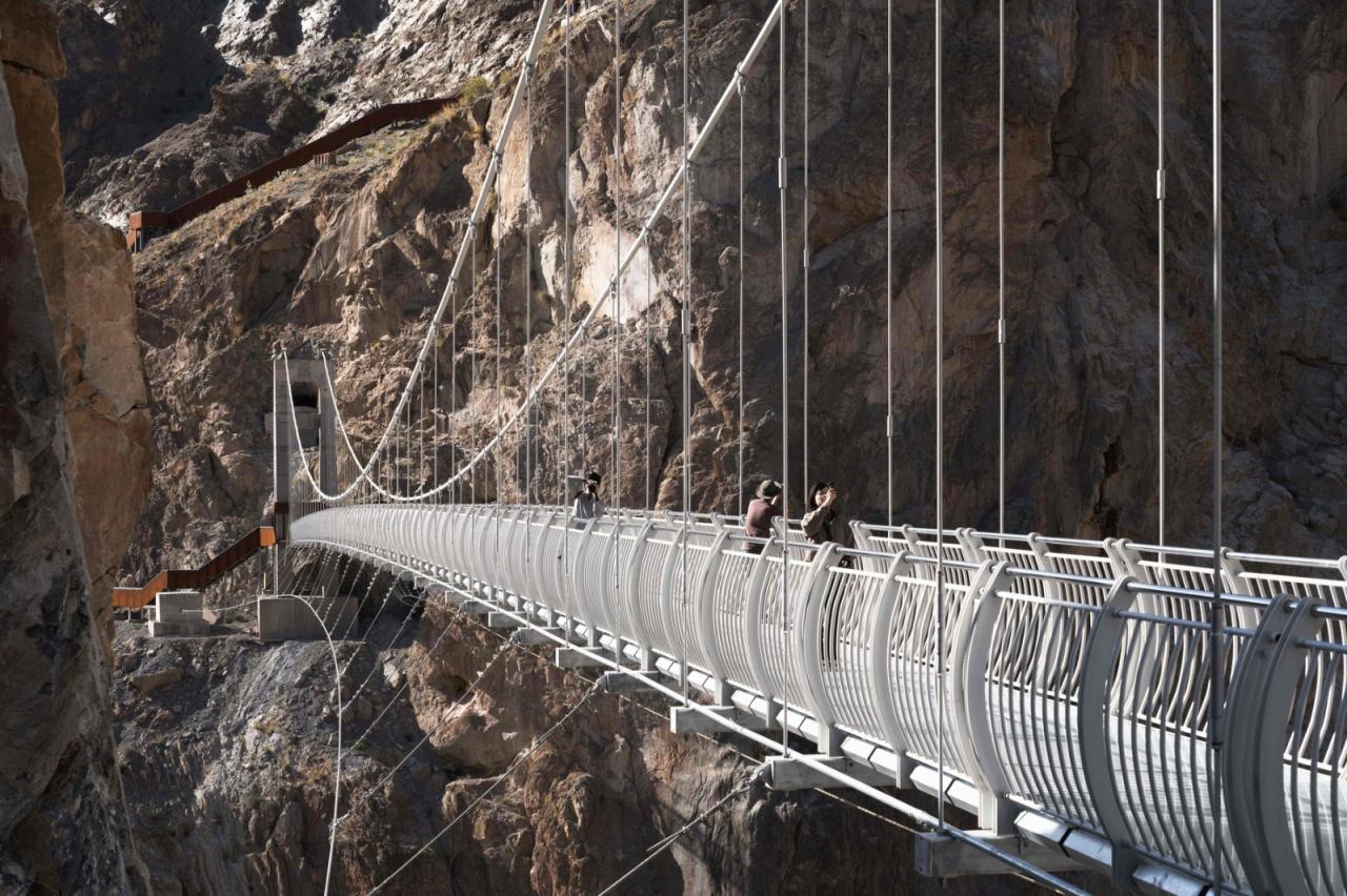 BIM建筑|西藏•怒江72拐大峡谷景区 / 小隐建筑事务所