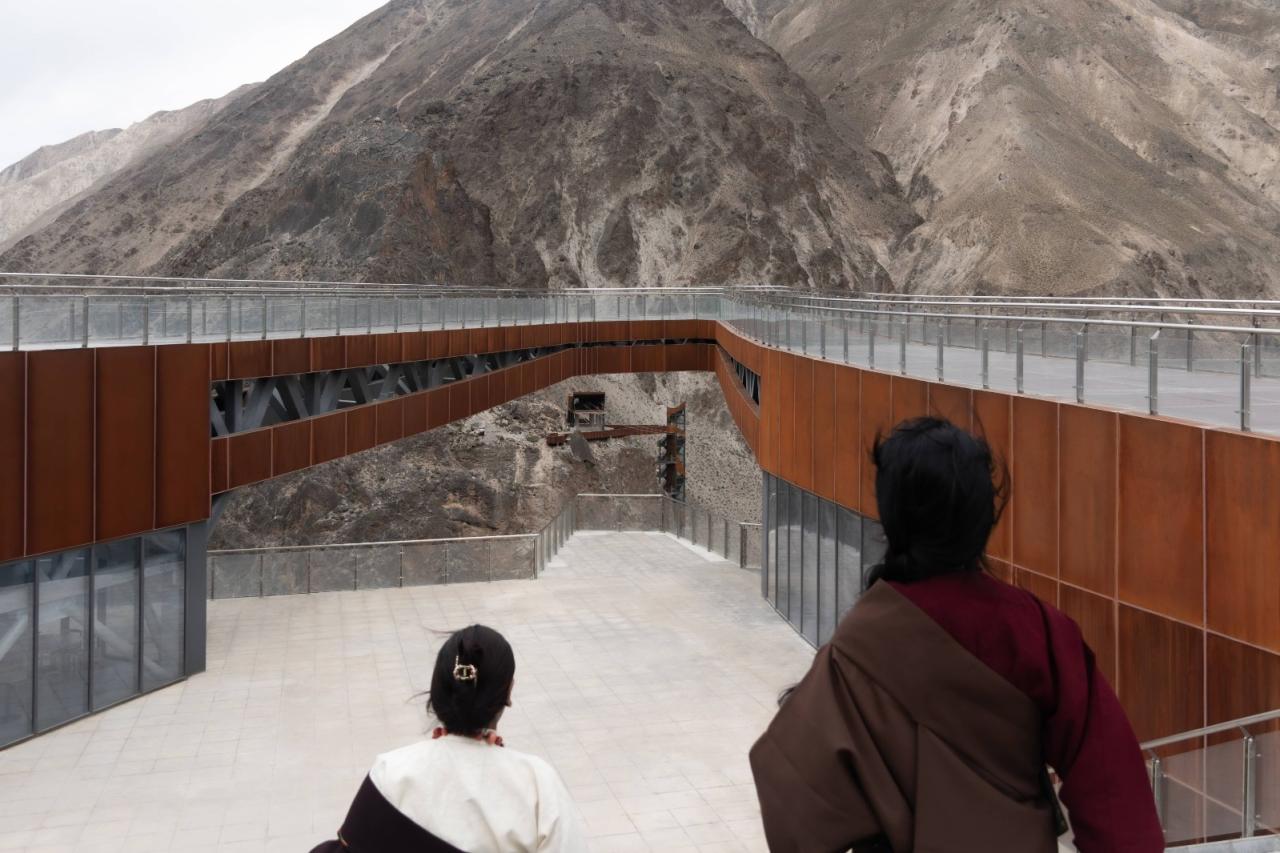 BIM建筑|西藏•怒江72拐大峡谷景区 / 小隐建筑事务所