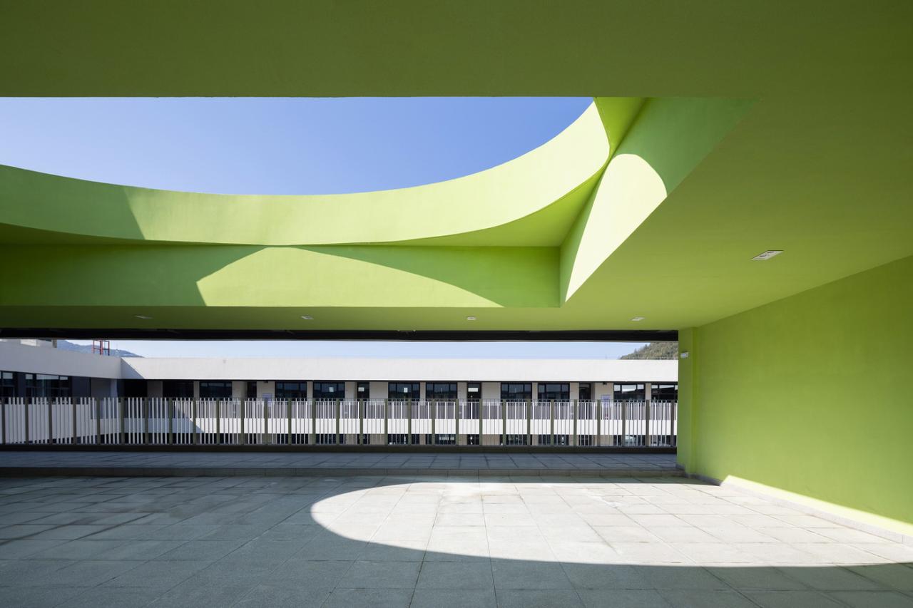 BIM建筑|南山五福堂高级中学 / 小写建筑