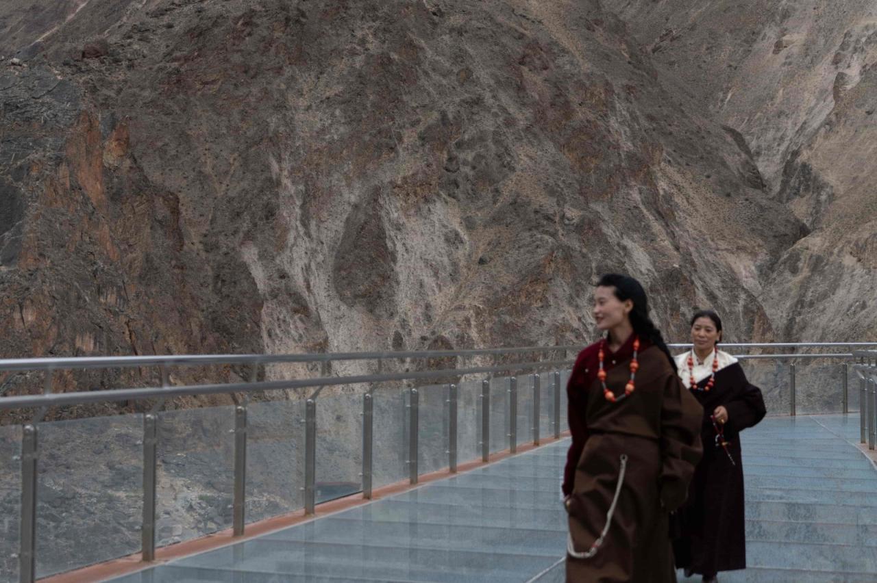 BIM建筑|西藏•怒江72拐大峡谷景区 / 小隐建筑事务所