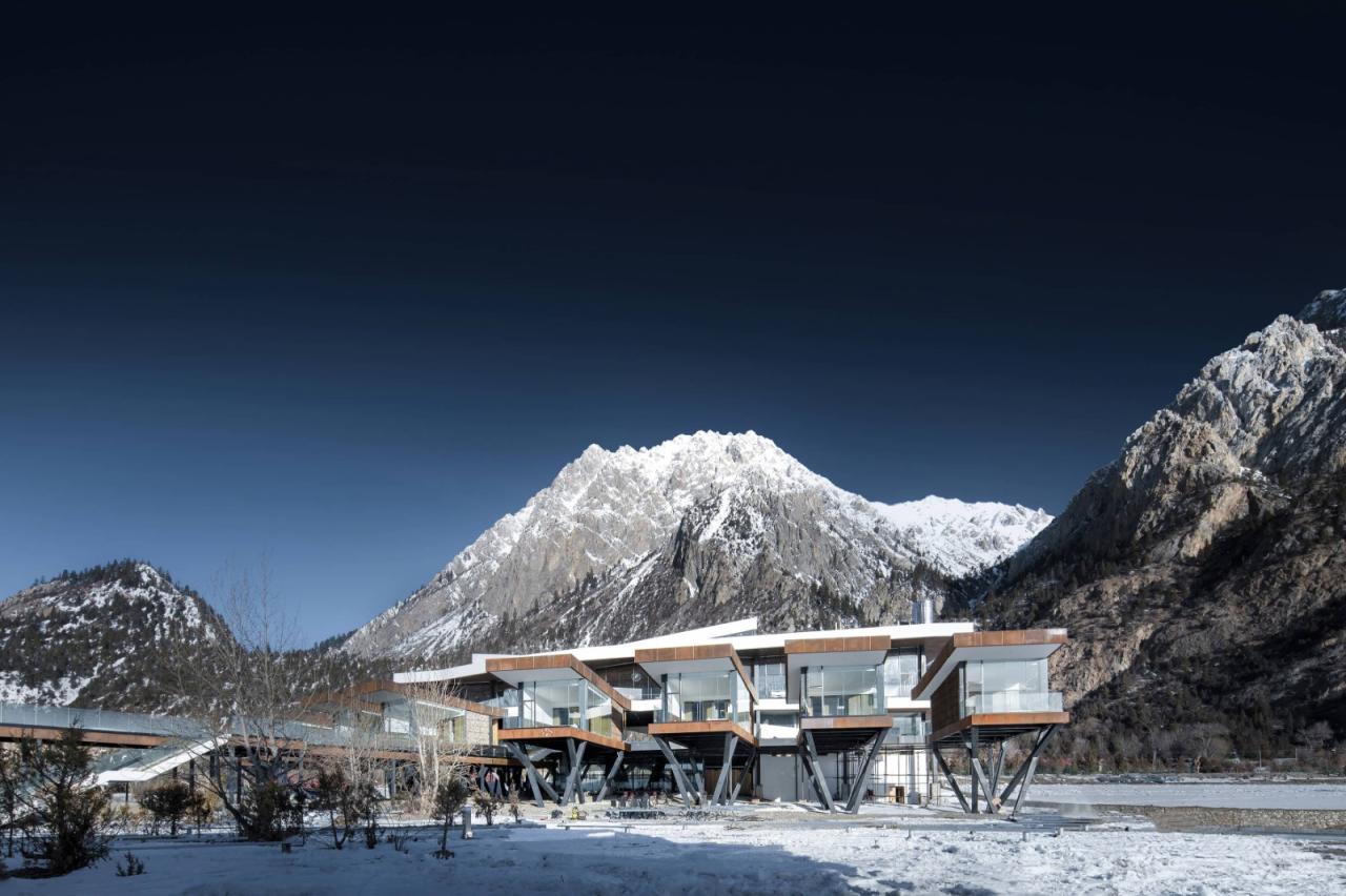 BIM建筑|西藏•怒江72拐大峡谷景区 / 小隐建筑事务所