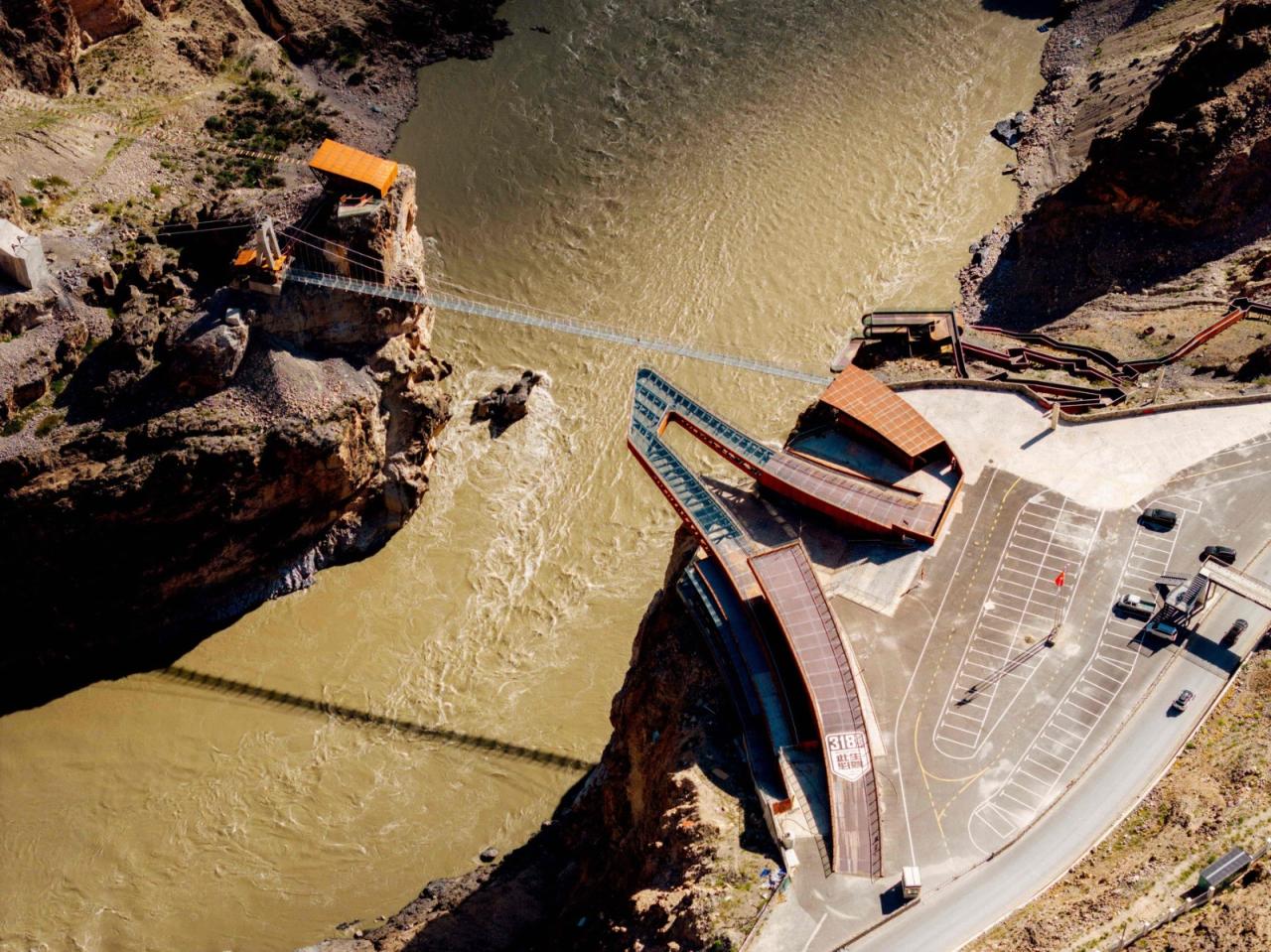 BIM建筑|西藏•怒江72拐大峡谷景区 / 小隐建筑事务所