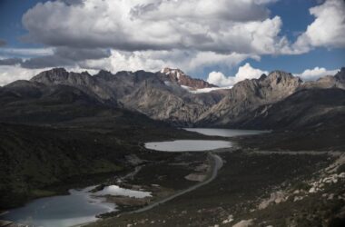 BIM建筑|西藏•怒江72拐大峡谷景区 / 小隐建筑事务所-BIM建筑网