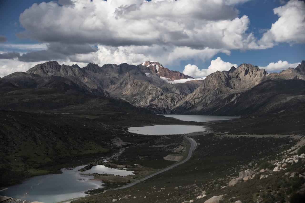 BIM建筑|西藏•怒江72拐大峡谷景区 / 小隐建筑事务所