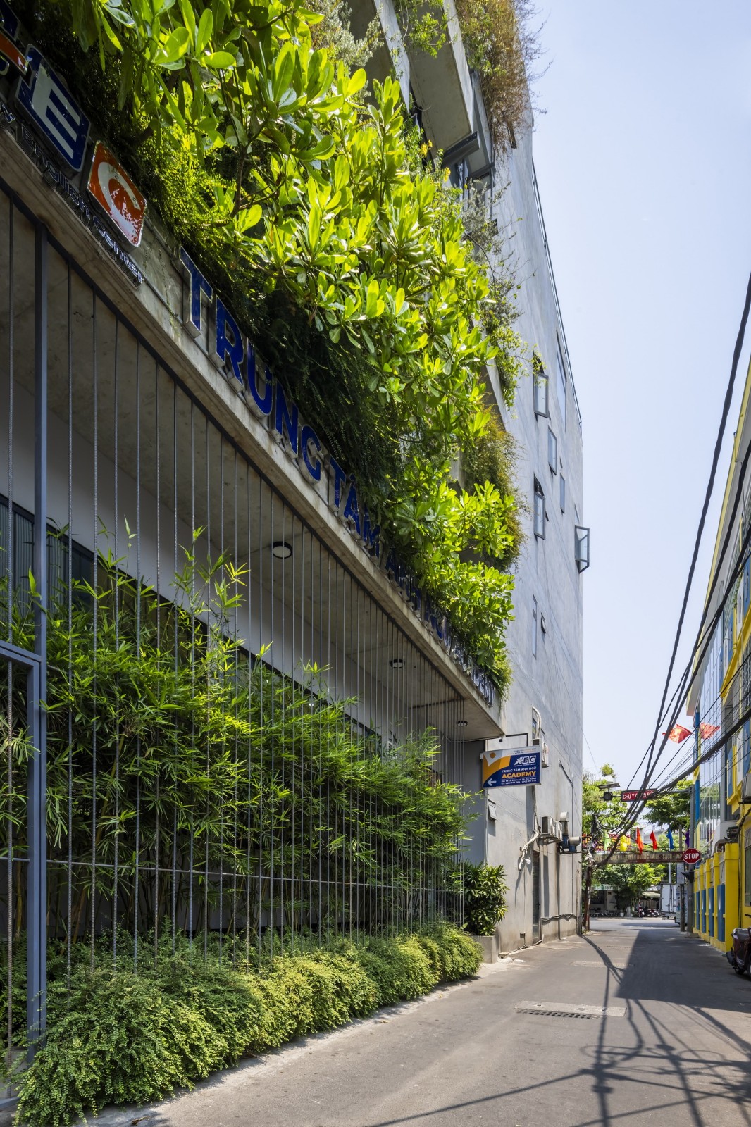 BIM建筑|AEC 4B 外语教育中心 / Ho Khue Architects