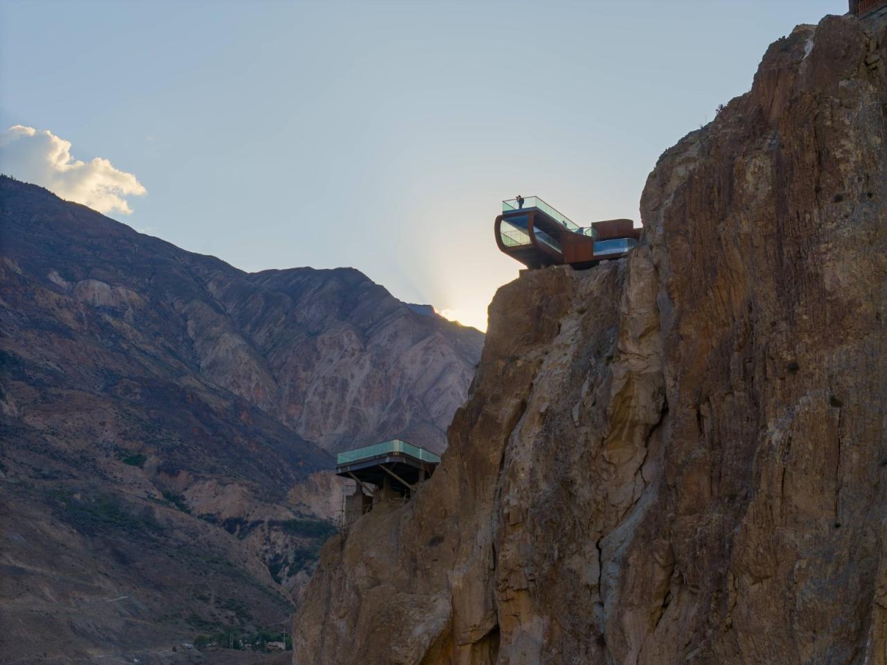 BIM建筑|西藏•怒江72拐大峡谷景区 / 小隐建筑事务所