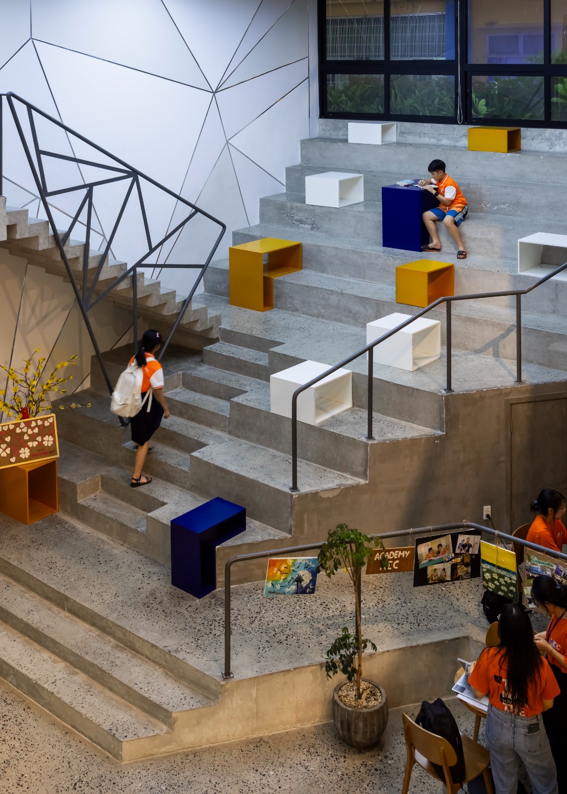 BIM建筑|AEC 4B 外语教育中心 / Ho Khue Architects