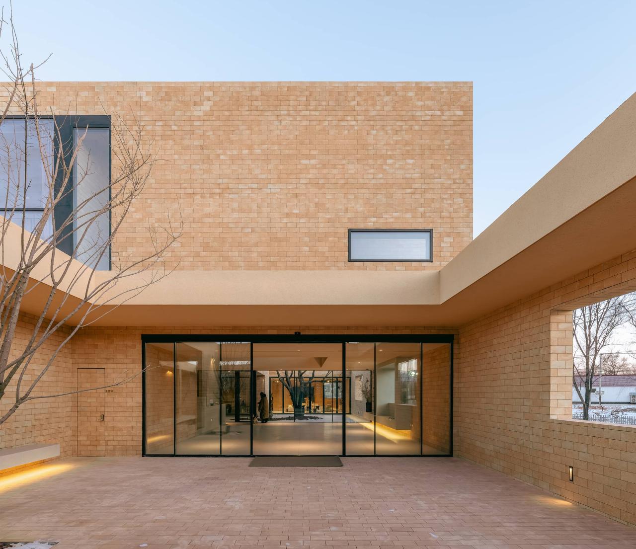 BIM建筑|ARVO 16：30酒店: 接住光影草木的城堡 / 大料建筑