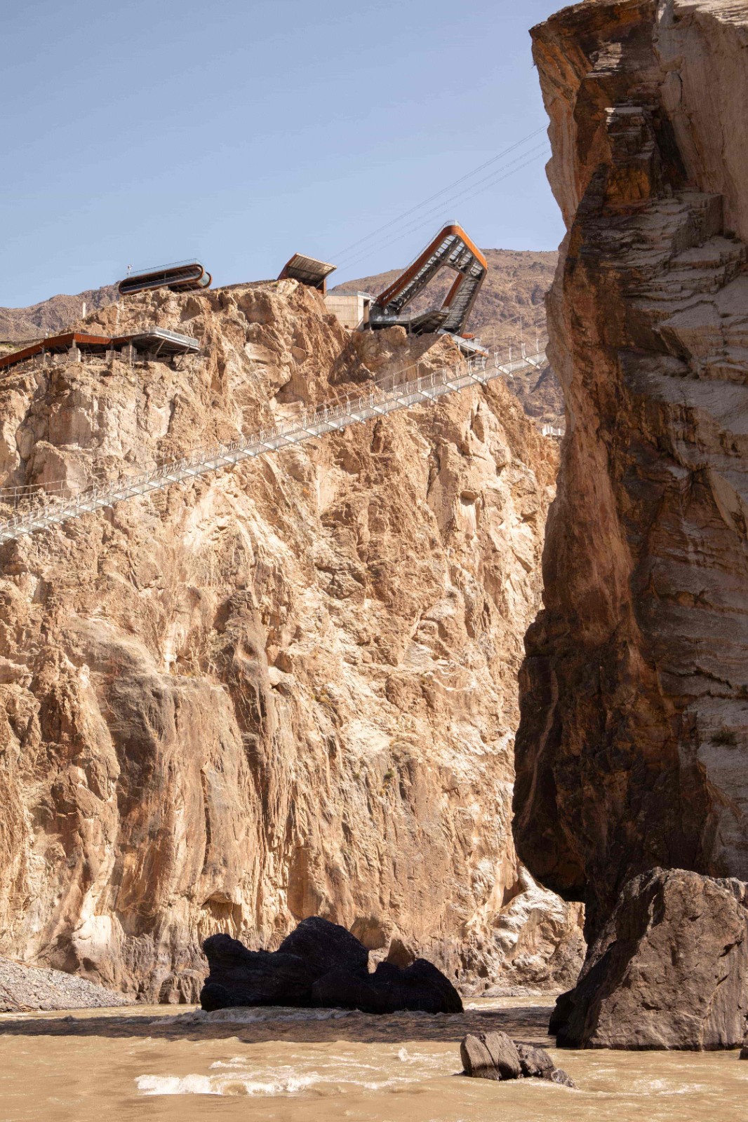 BIM建筑|西藏•怒江72拐大峡谷景区 / 小隐建筑事务所