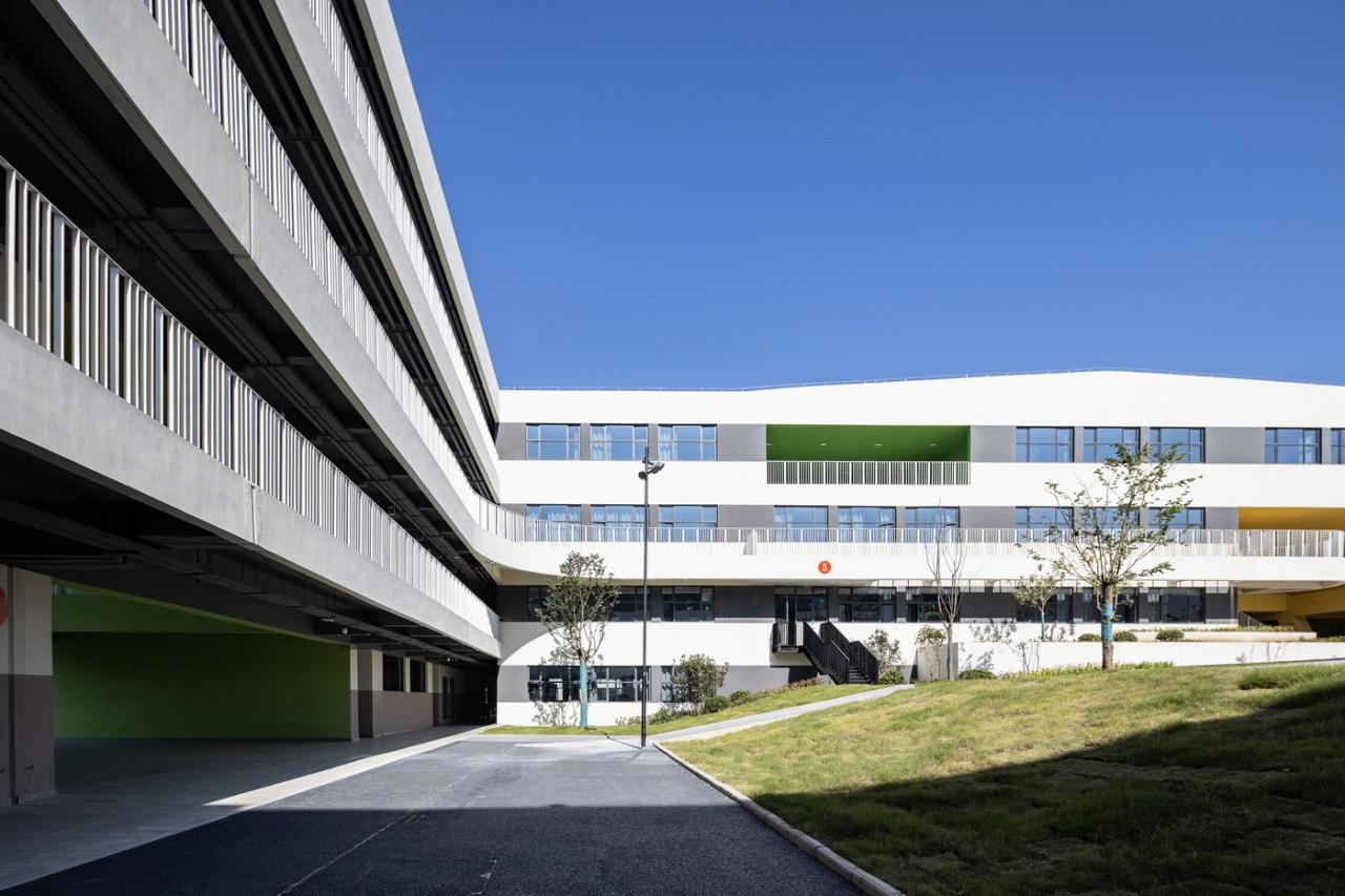 BIM建筑|南山五福堂高级中学 / 小写建筑