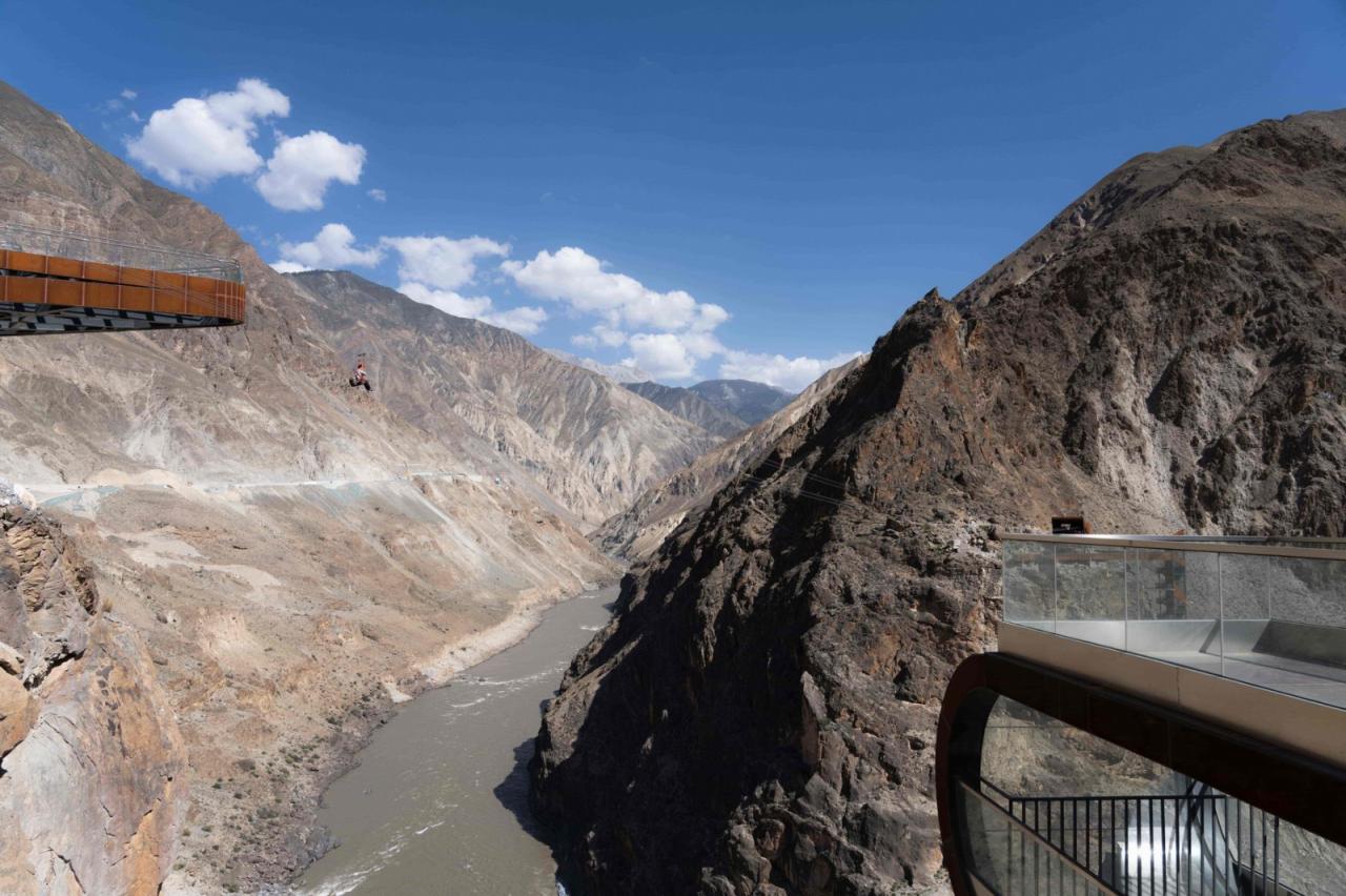 BIM建筑|西藏•怒江72拐大峡谷景区 / 小隐建筑事务所