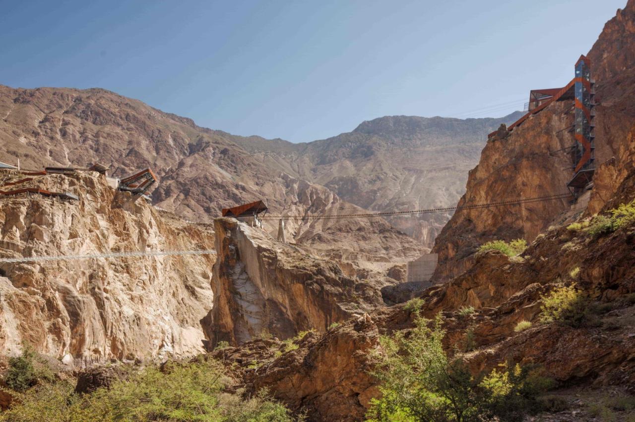 BIM建筑|西藏•怒江72拐大峡谷景区 / 小隐建筑事务所