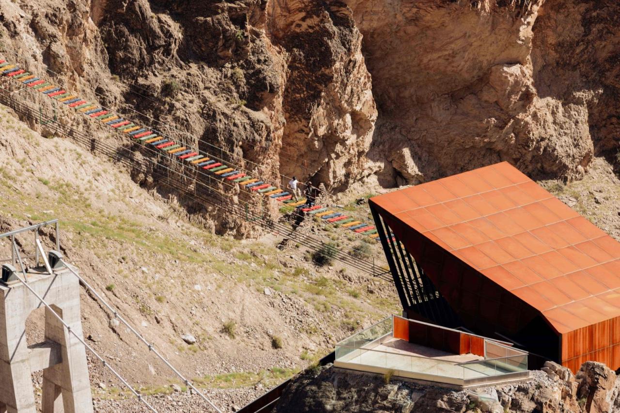BIM建筑|西藏•怒江72拐大峡谷景区 / 小隐建筑事务所