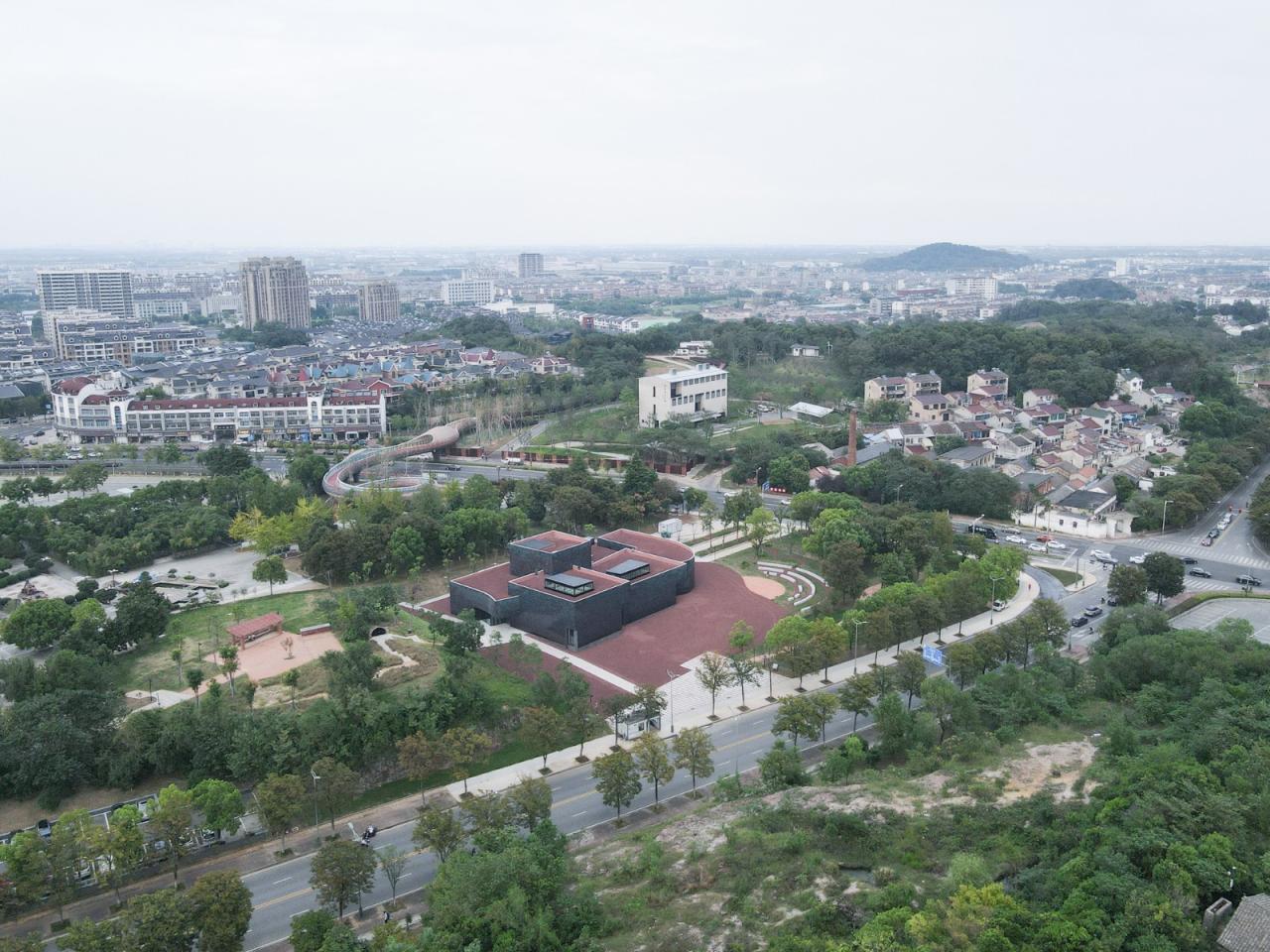 BIM建筑|“釉”织新旧，黄龙山·紫砂矿源展示馆 / 东南大学建筑学院+旭可建筑