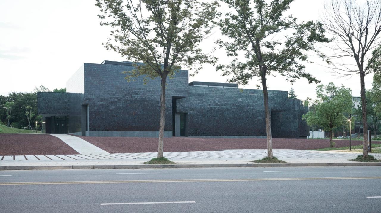 BIM建筑|“釉”织新旧，黄龙山·紫砂矿源展示馆 / 东南大学建筑学院+旭可建筑