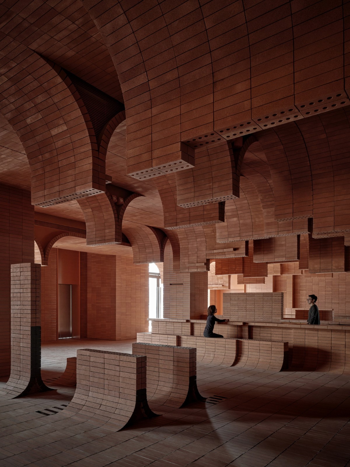 BIM建筑|裹在 “砖浪” 里的海岛影院 / 壹正企划