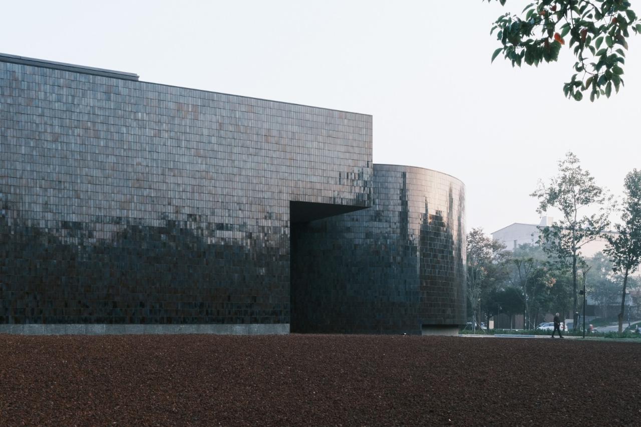 BIM建筑|“釉”织新旧，黄龙山·紫砂矿源展示馆 / 东南大学建筑学院+旭可建筑