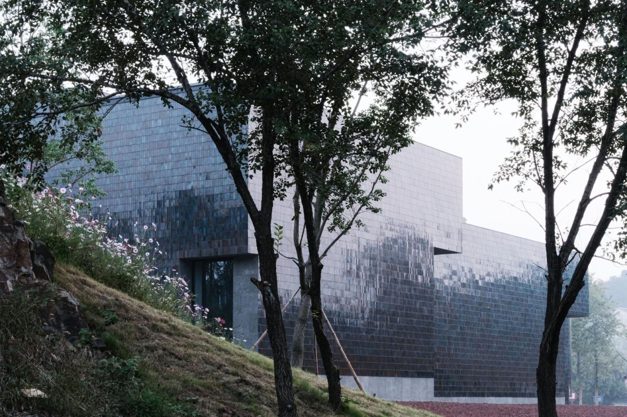BIM建筑|“釉”织新旧，黄龙山·紫砂矿源展示馆 / 东南大学建筑学院+旭可建筑
