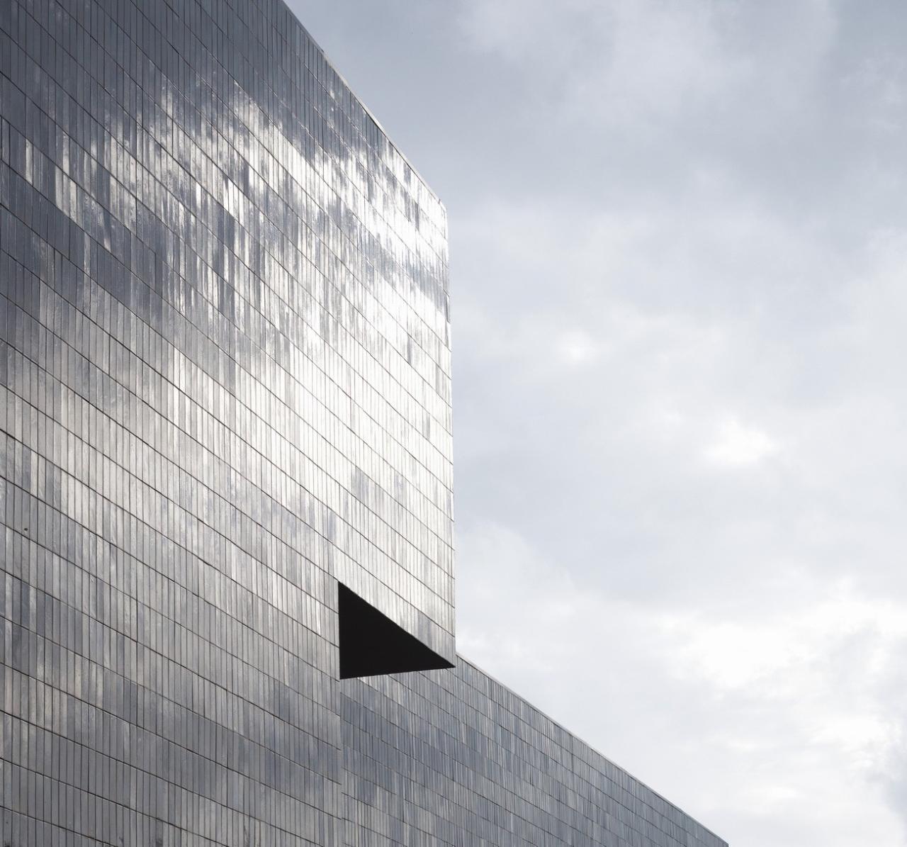 BIM建筑|“釉”织新旧，黄龙山·紫砂矿源展示馆 / 东南大学建筑学院+旭可建筑