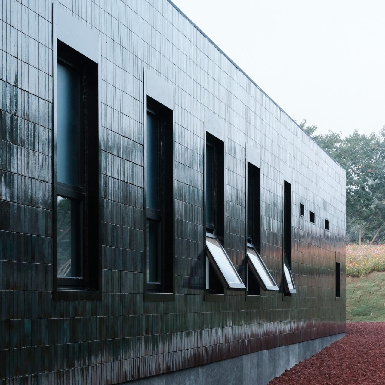 BIM建筑|“釉”织新旧，黄龙山·紫砂矿源展示馆 / 东南大学建筑学院+旭可建筑