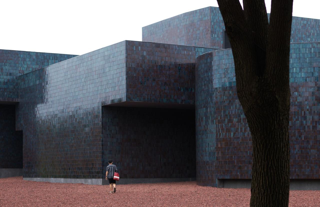 BIM建筑|“釉”织新旧，黄龙山·紫砂矿源展示馆 / 东南大学建筑学院+旭可建筑