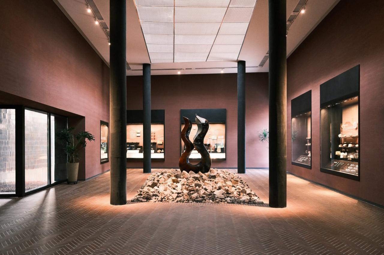 BIM建筑|“釉”织新旧，黄龙山·紫砂矿源展示馆 / 东南大学建筑学院+旭可建筑