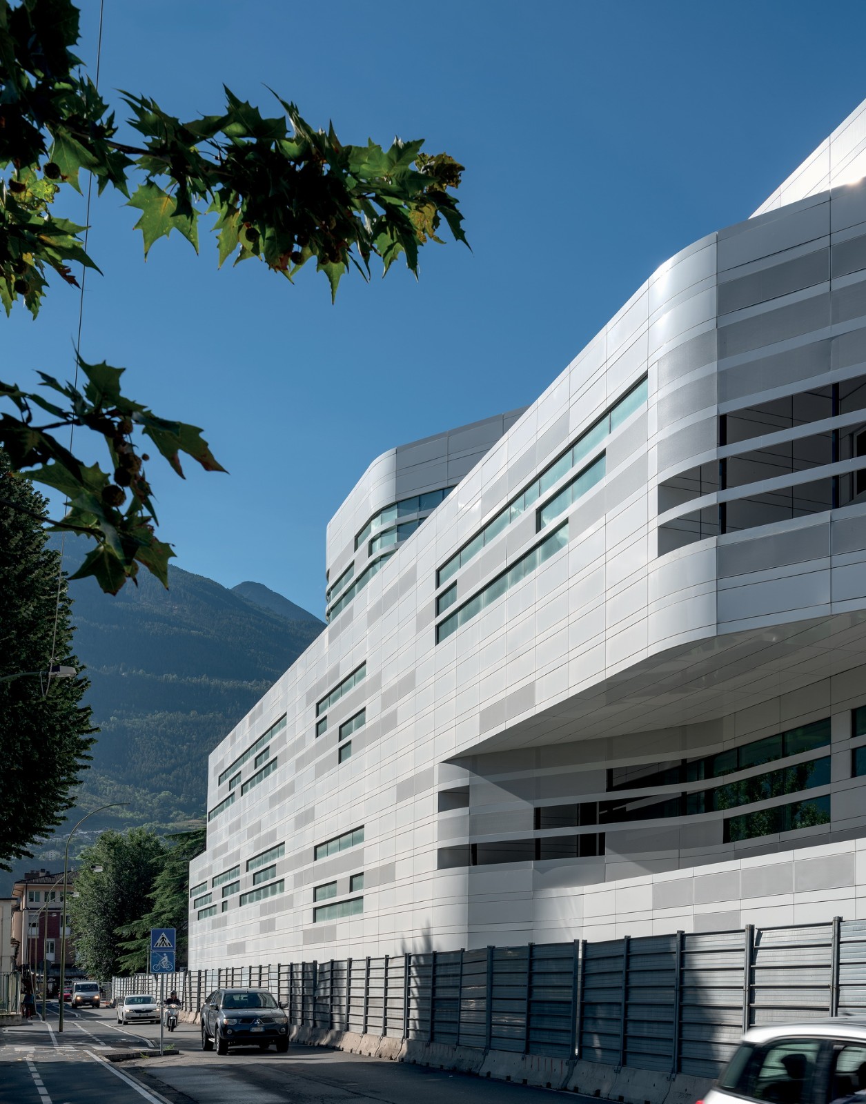 BIM建筑|冰川校园:瓦莱达奥斯塔大学新校区 / MCA建筑事务所