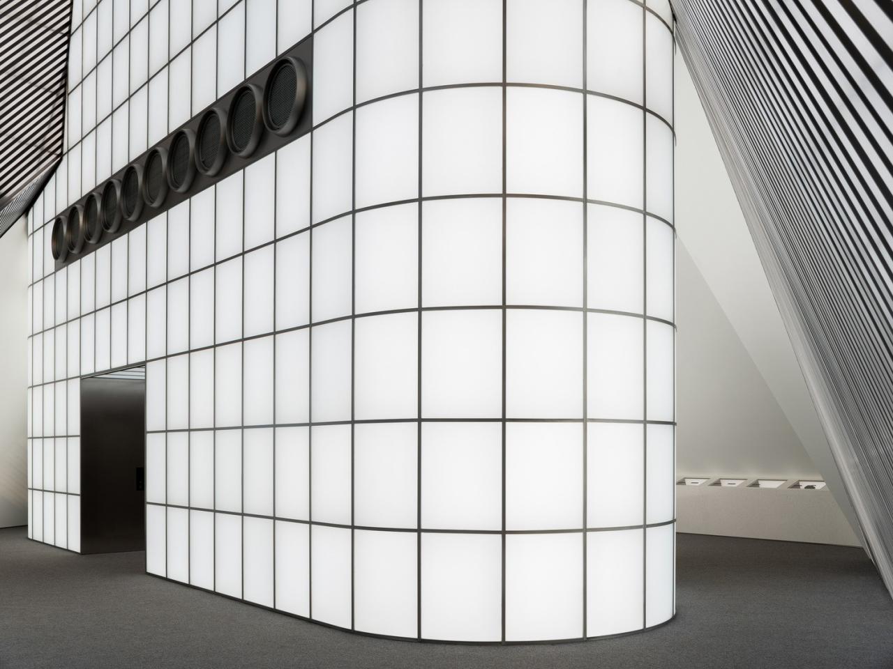 BIM建筑|大疆旗舰店 / 万社设计