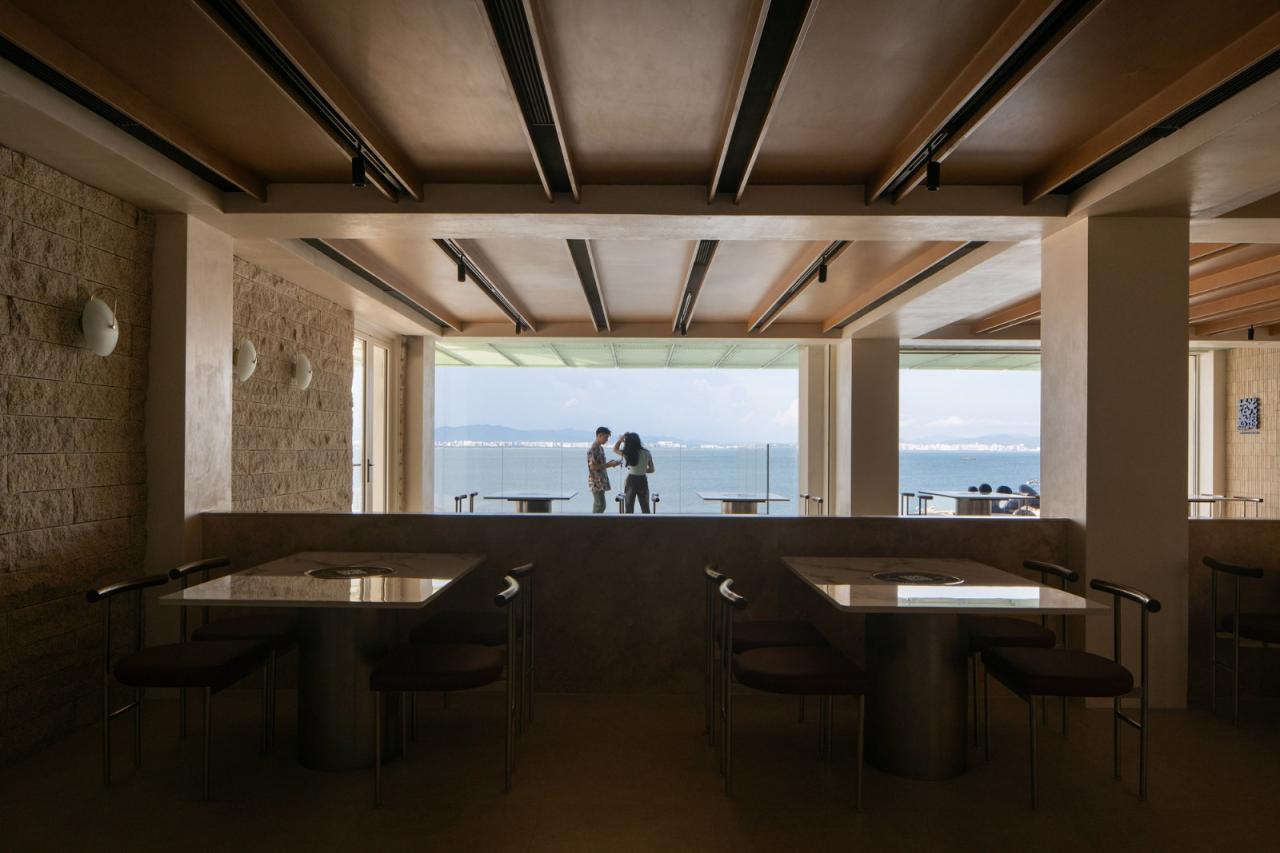 BIM建筑|三亚西岛自建房商业改造 / 叠重建筑