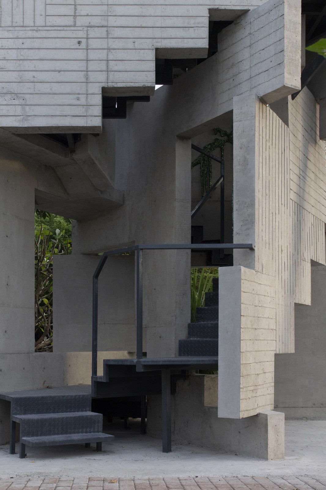 BIM建筑|繁茂的遗迹，垂直自然塔 / 合造社