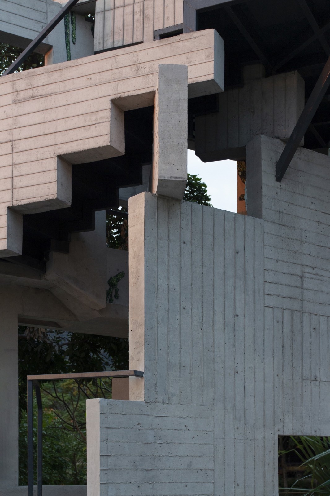 BIM建筑|繁茂的遗迹，垂直自然塔 / 合造社