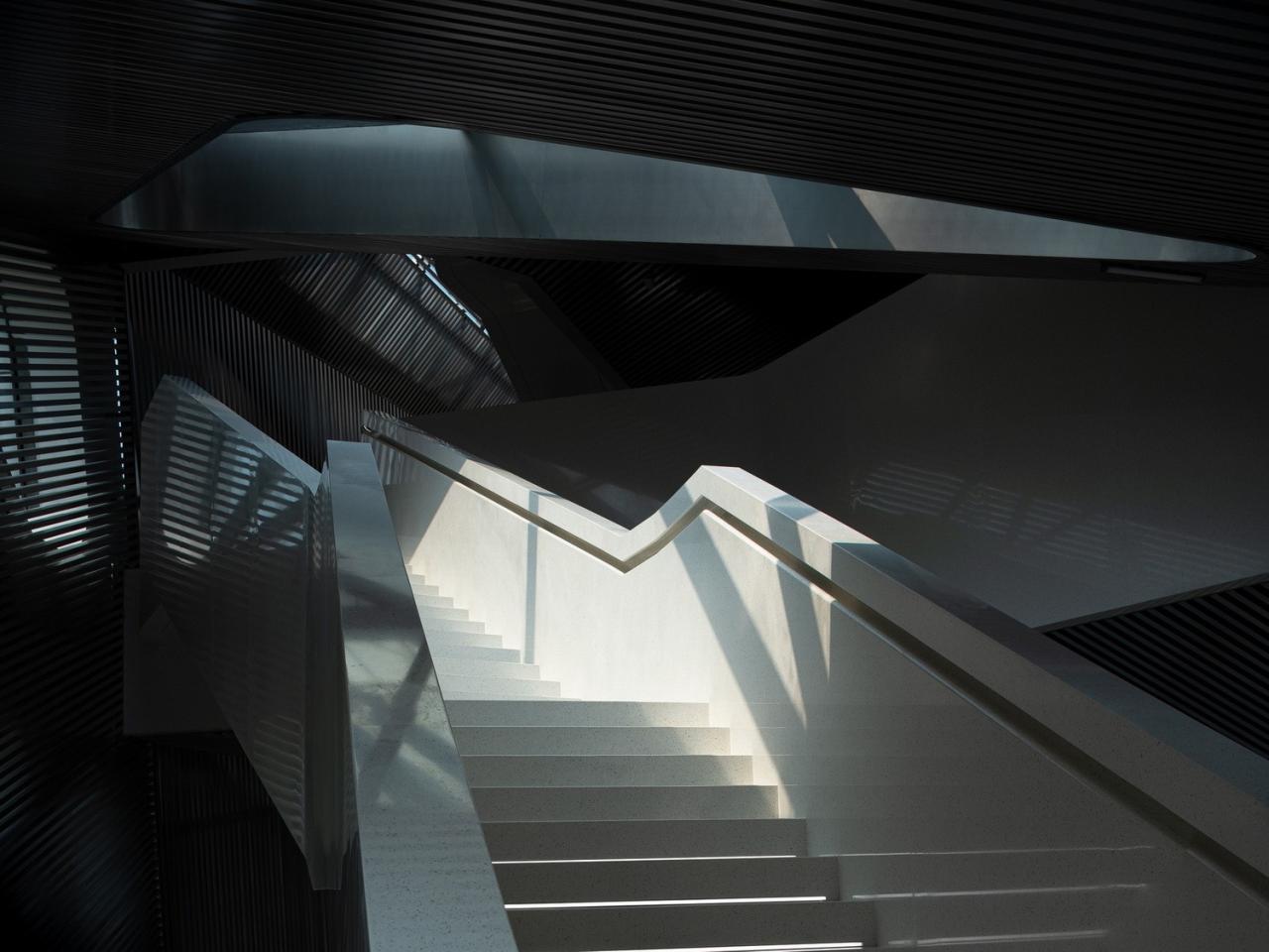 BIM建筑|大疆旗舰店 / 万社设计